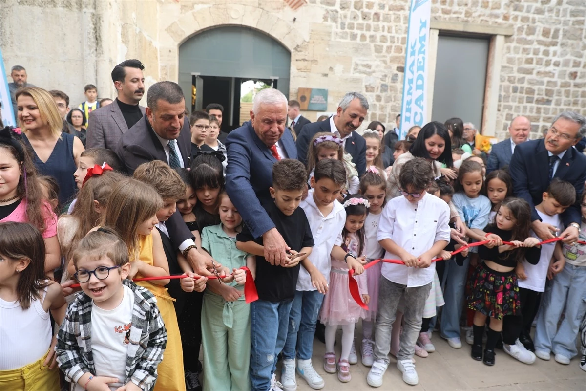 Edirne'de 'Çocuk gözüyle Edirne' resim sergisi açıldı