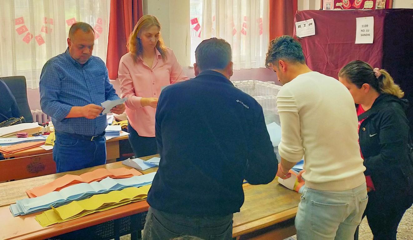 Edirne'de temizlik görevlisi muhtarlık oy pusulalarını çöpe atmıştı... Mahallede seçimler yenilenecek