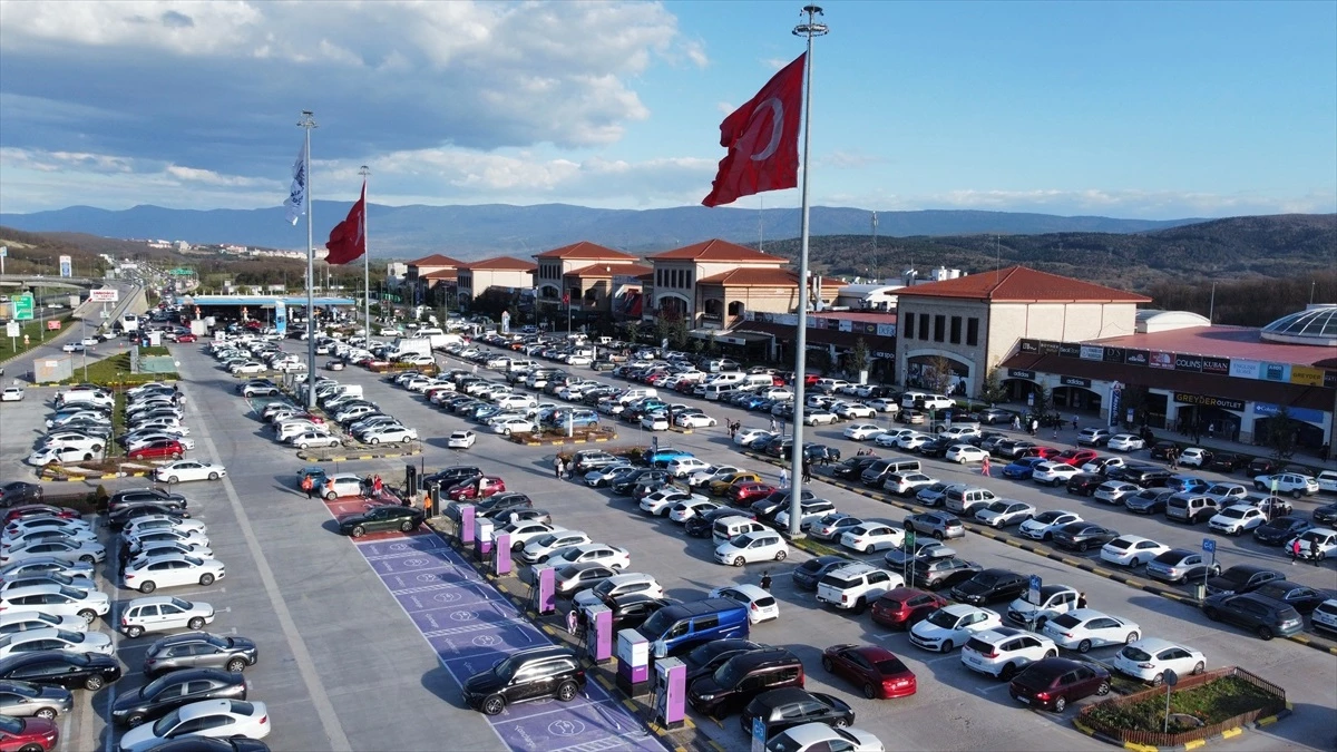 Elektrikli Araçlar Bayram Tatilinde Şarj İstasyonlarında Yoğunluk Oluşturdu