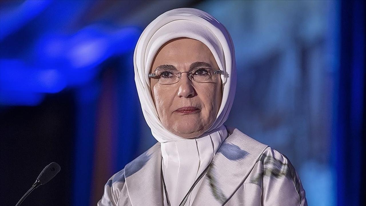 Emine Erdoğan'dan 23 Nisan mesajı