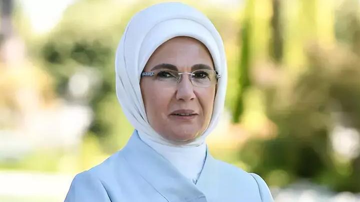 Emine Erdoğan'dan 'Kadir Gecesi' mesajı: Feyzi ve bereketi bütün insanlığa şifa olsun