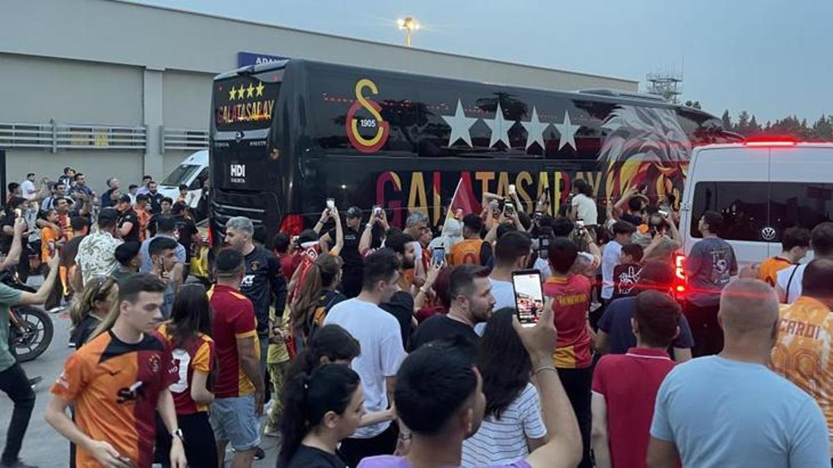 Galatasaray'a Adana'da coşkulu karşılama!