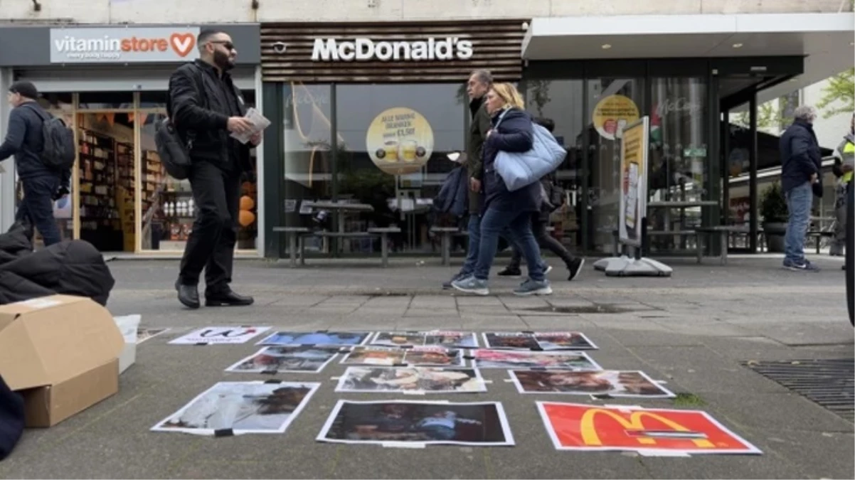 Hollanda'da McDonald's şubeleri önünde İsrail protestosu