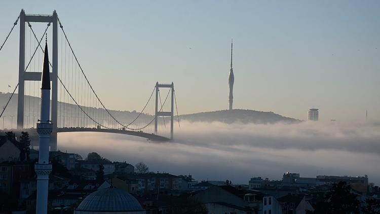 İstanbul Boğazı'nda gemi trafiğine olumsuz hava engeli