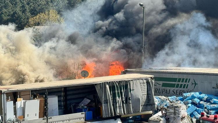 İstanbul'da yangın paniği: Yediemin otoparkındaki yangın araçlara sıçradı