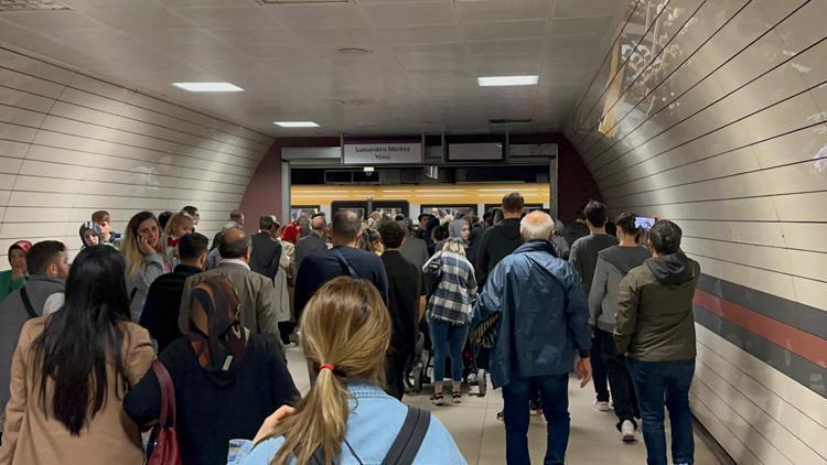 İstanbul'daki metro arızası 2 gündür çözülemiyor! AK Parti'den tepki: Teknik arıza değil fiziki kaza, temas değil toslama