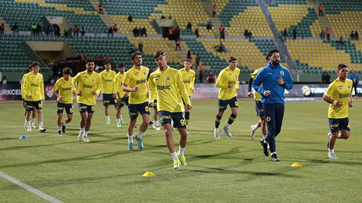 İZLE | Fenerbahçe - Galatasaray maçı tatil edildi! İşte o anlar... (VİDEO)