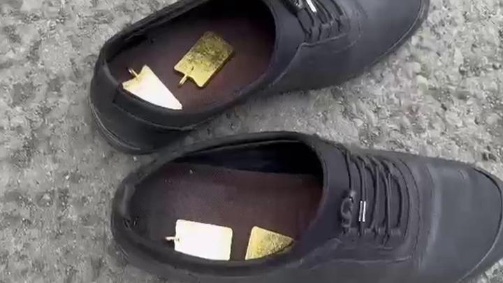 Kars'ta 2 kişinin ayakkabılarından 3,5 milyon lira değerinde kaçak külçe altın çıktı
