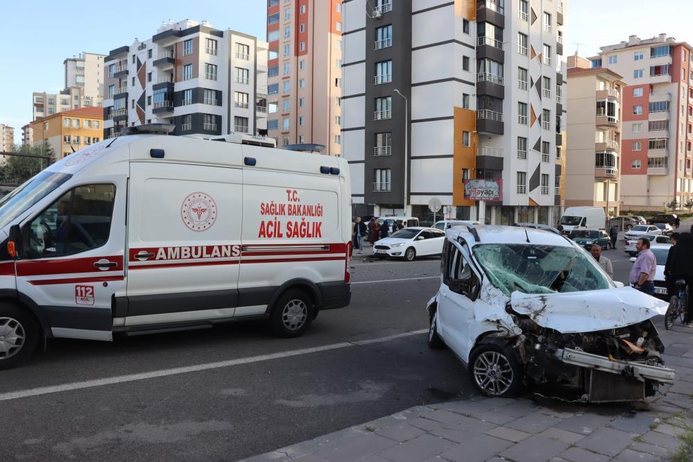 Kayseri'de işçi servisi kaza yaptı! 1 ölü, 5 yaralı