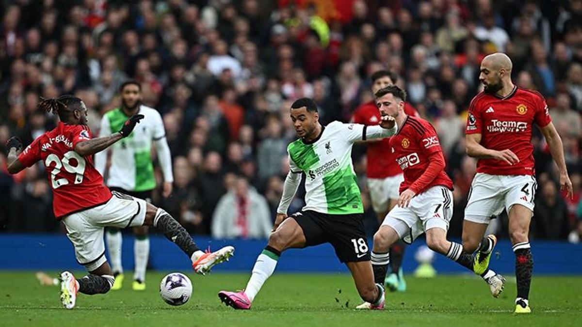 Liverpool'a Manchester United şoku! Old Trafford'da liderliği bıraktı