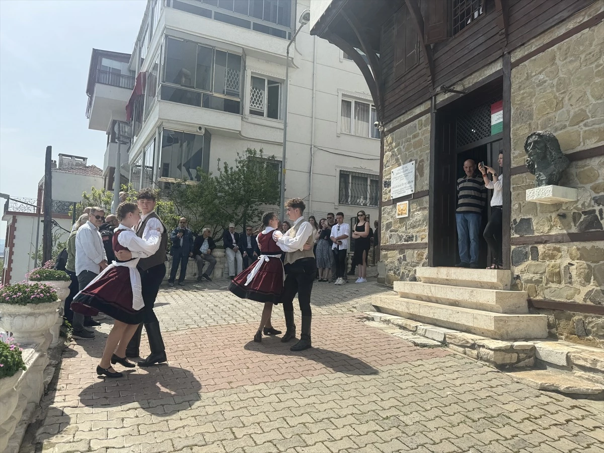 Macar öğrenciler Tekirdağ'da halk oyunları gösterisi sundu