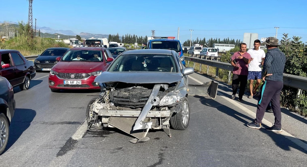 Manavgat'ta otomobil kaza yaptı, sürücü yaralandı