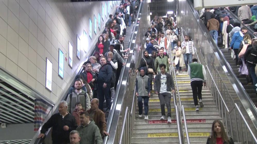 Marmaray'da bayram yoğunluğu