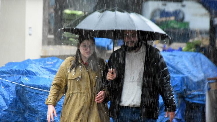 Meteoroloji'den yeni hava durumu raporu... İstanbul için yağış uyarısı