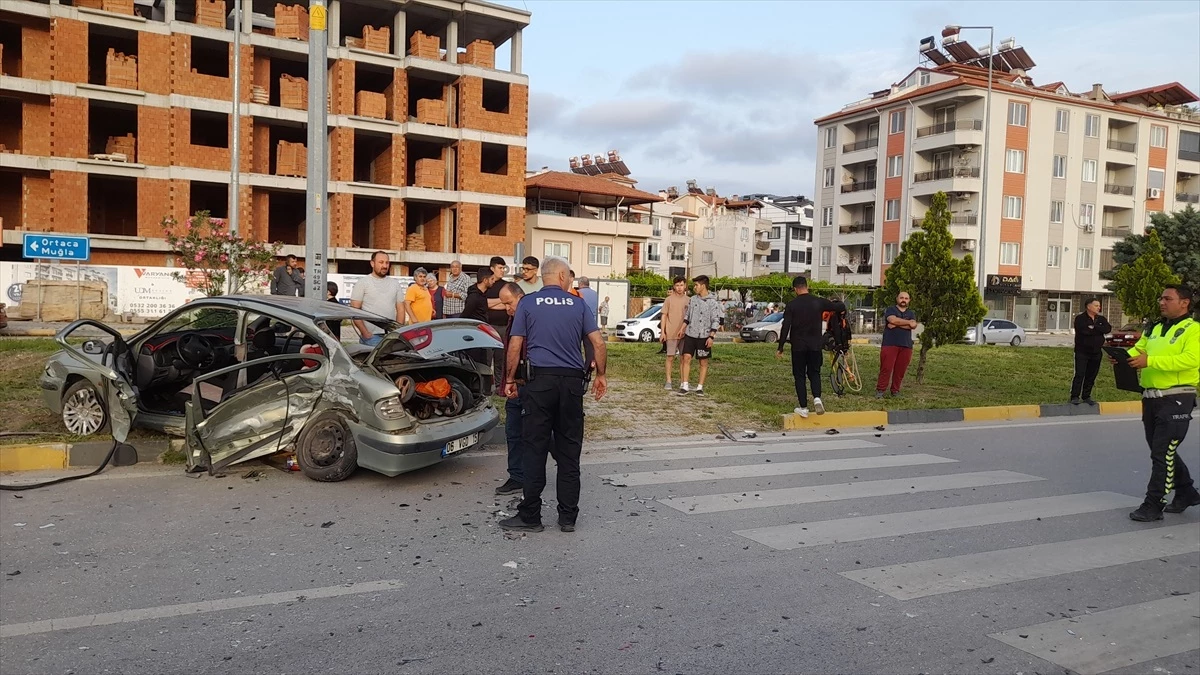 Muğla'da Otomobil Çarpışması: 1'i Çocuk 3 Kişi Yaralandı