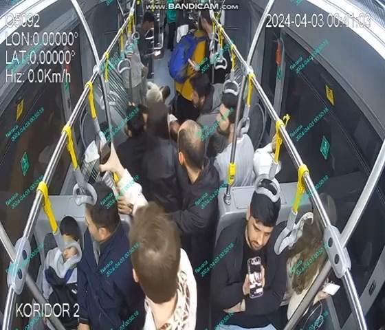 Otele saldırısında mermi isabet eden metrobüste yaşanlar kameraya yansıdı