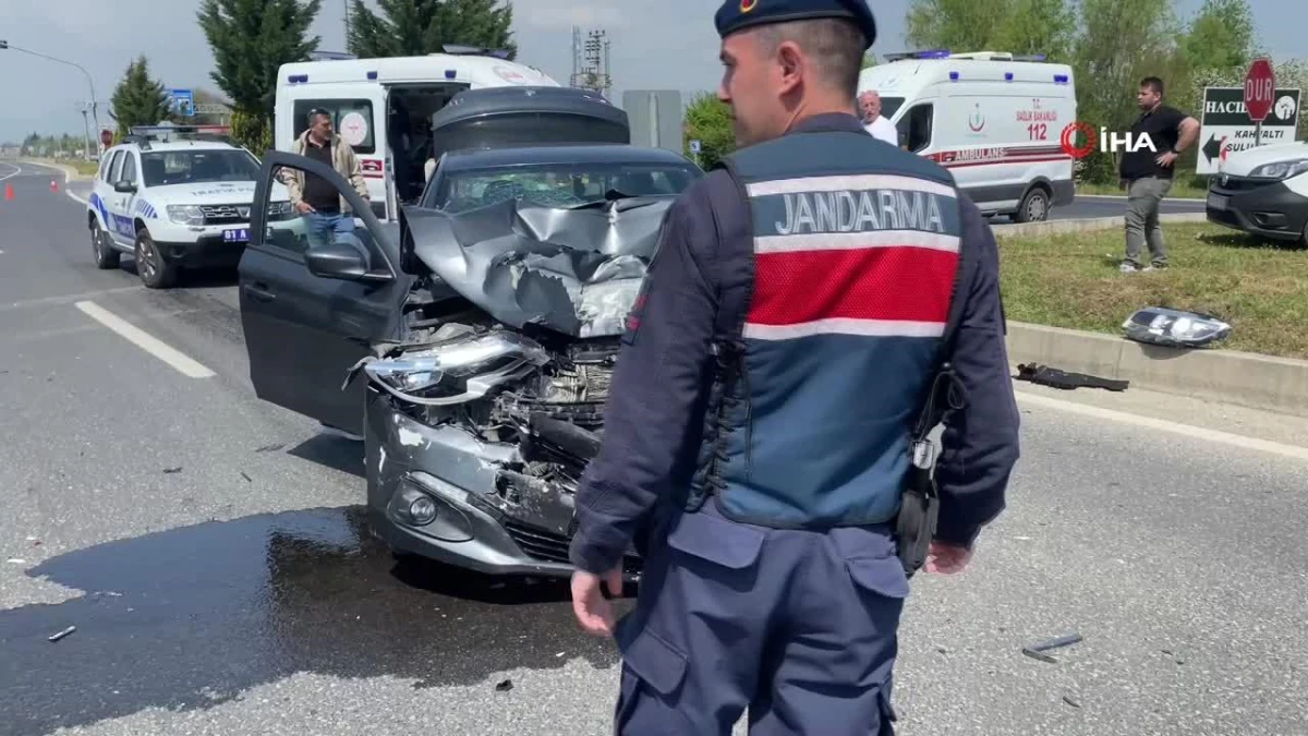 Otomobil ile hafif ticari araç çarpıştı: 2 yaralı