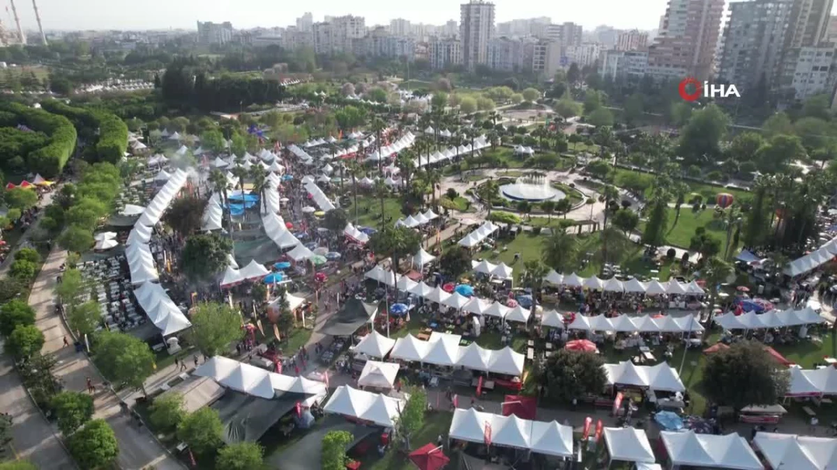 Portakal Çiçeği Karnavalı renkli görüntülere sahne oluyor