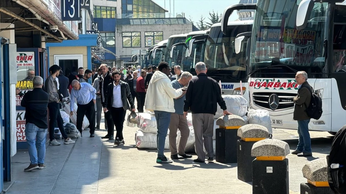 Ramazan Bayramı'nda İstanbul Havalimanları ve Otogar Yoğunluğu