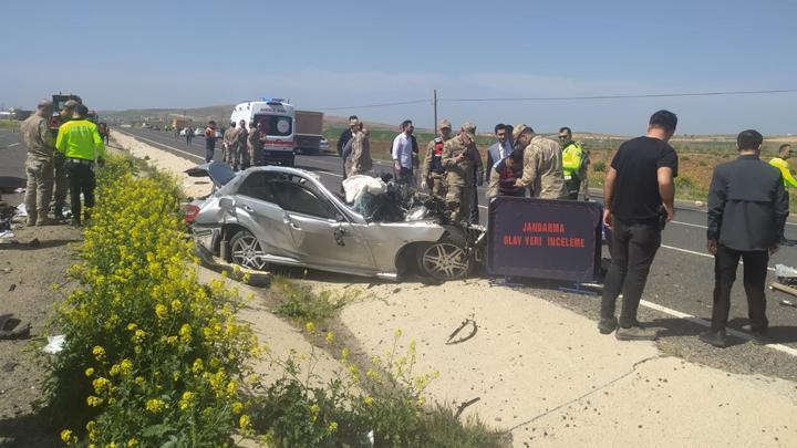 Şanlıurfa'da korkunç kaza! Otomobil ile kamyon çarpıştı: Ölü ve yaralılar var