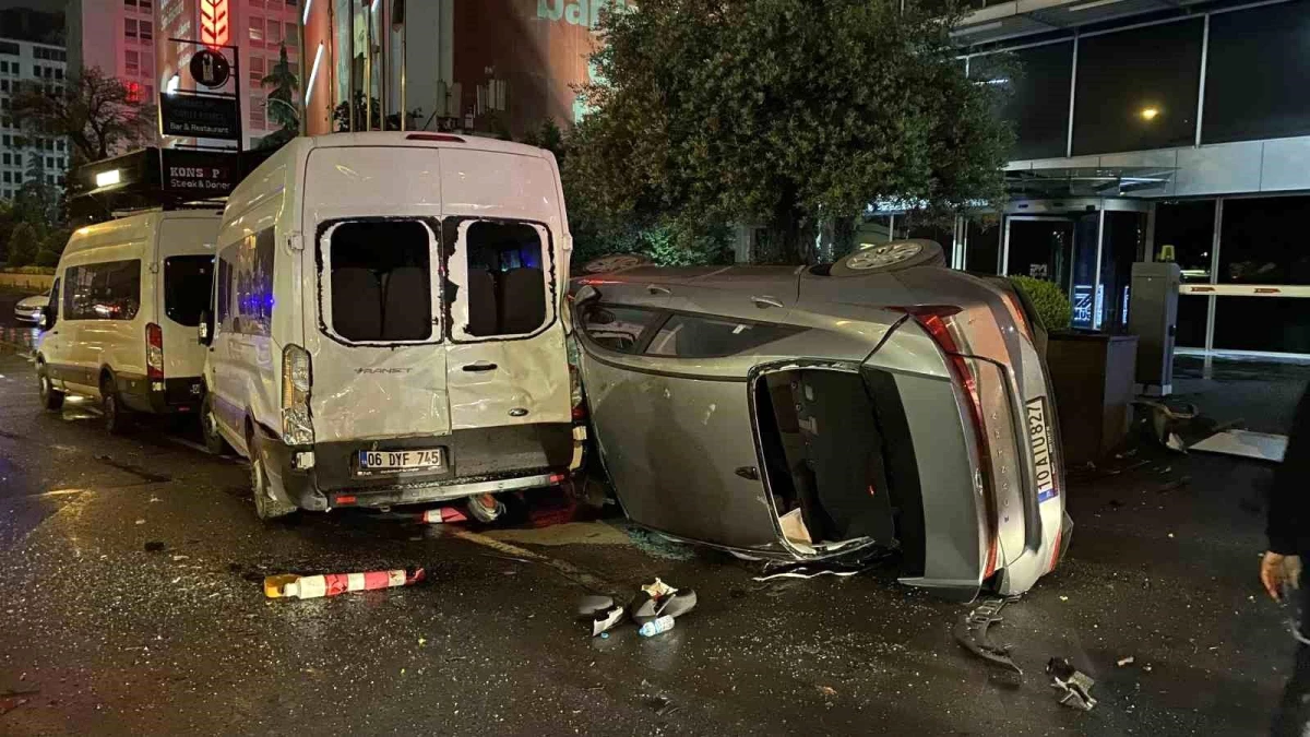 Sarıyer'de Kontrolden Çıkan Otomobilin Karıştığı Kaza Sonucu 2 Kişi Yaralandı