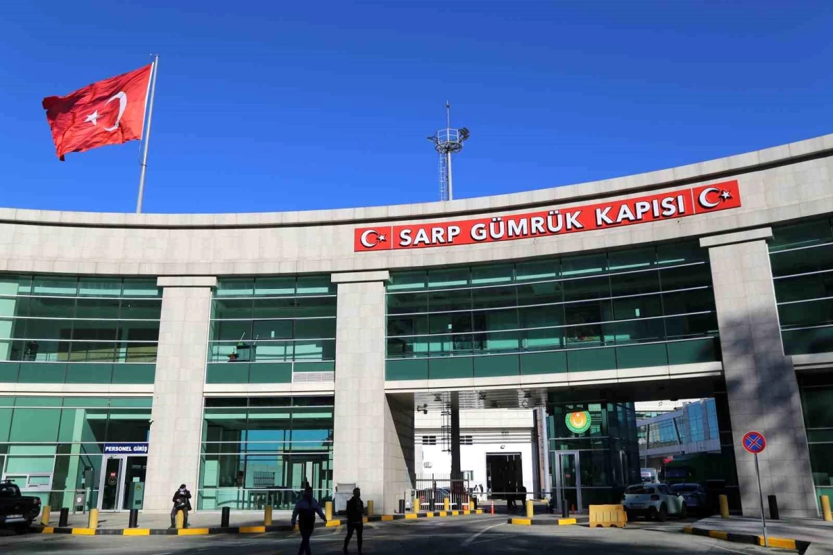 Sarp Sınır Kapısı'nda Bayram Yoğunluğu