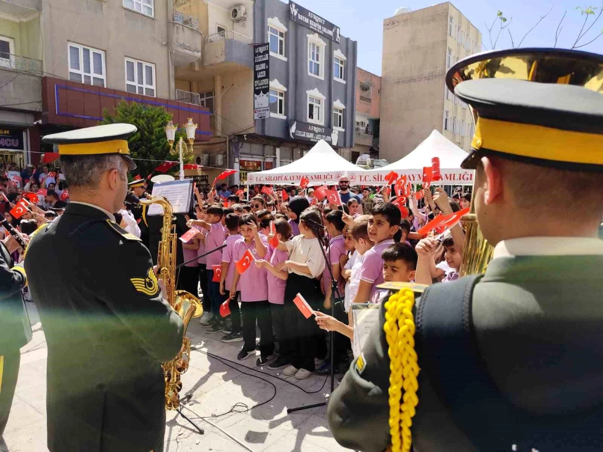 Silopi'de 23 Nisan kutlamalarında bando konseri