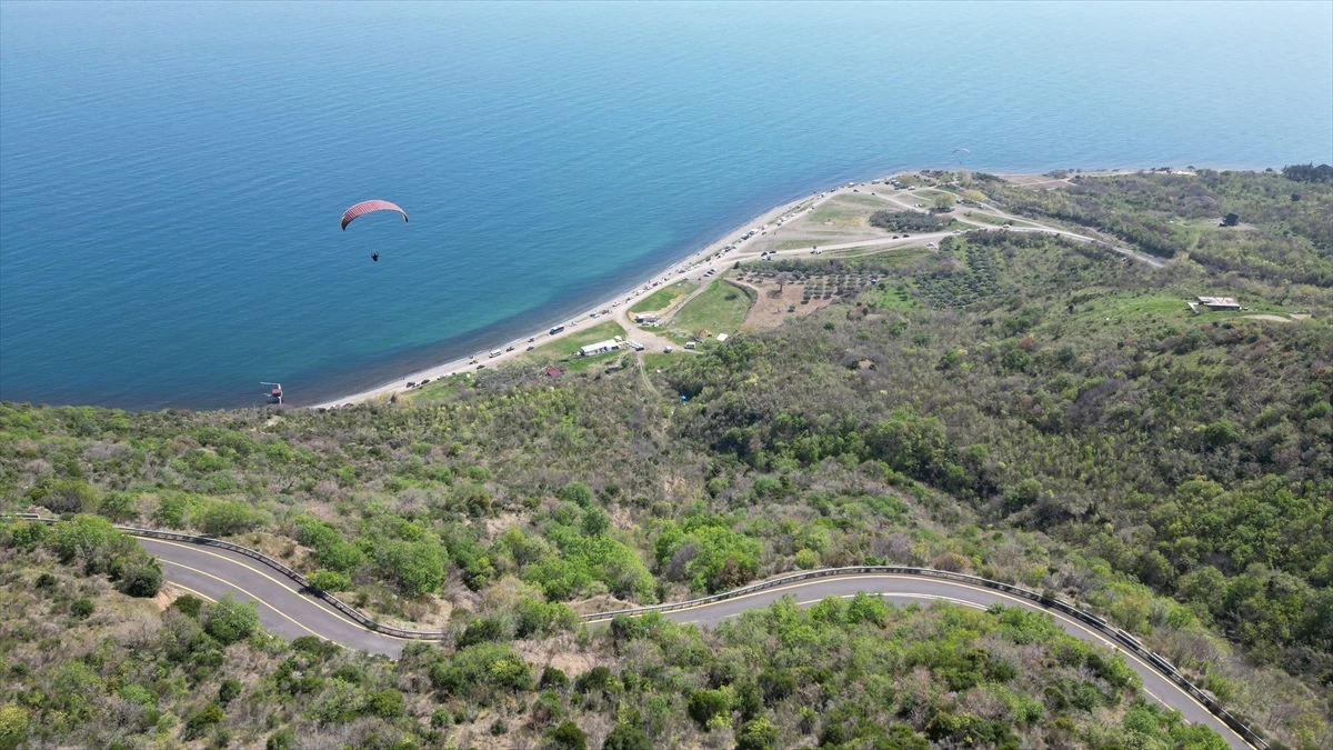 Tekirdağ Uçmakdere'de 2 Bin Kişi Yamaç Paraşütü Yaptı