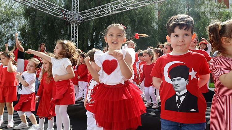 Tüm yurtta 10. yıl coşkusu: 23 Nisan kutlamalarından renkli manzaralar