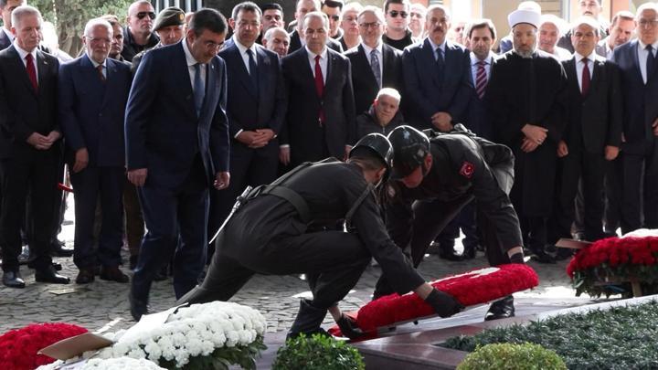 Turgut Özal mezarı başında anıldı... Cevdet Yılmaz: Ülkemizin geldiği noktaya önemli katkıları oldu