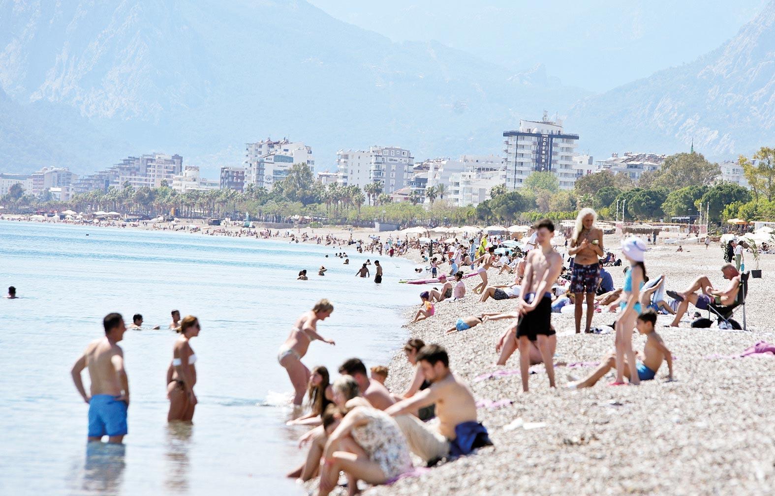 Turizmcilerin yüzü güldü