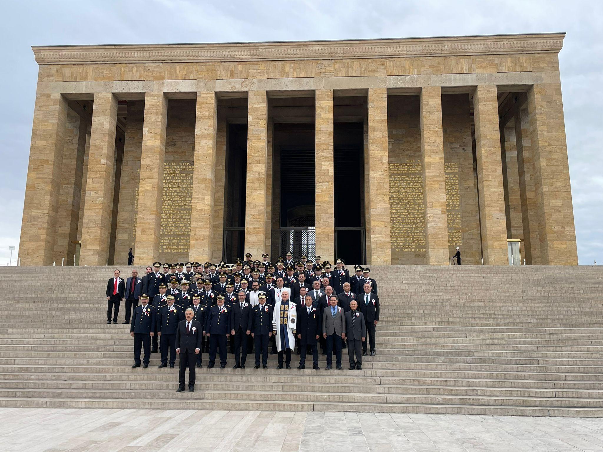 Türk Polis Teşkilatı'ndan Anıtkabir'e ziyaret