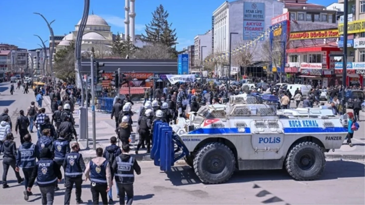 Van'da DEM Parti Eş Genel Başkanları ve beraberindeki gruba polis müdahale etti