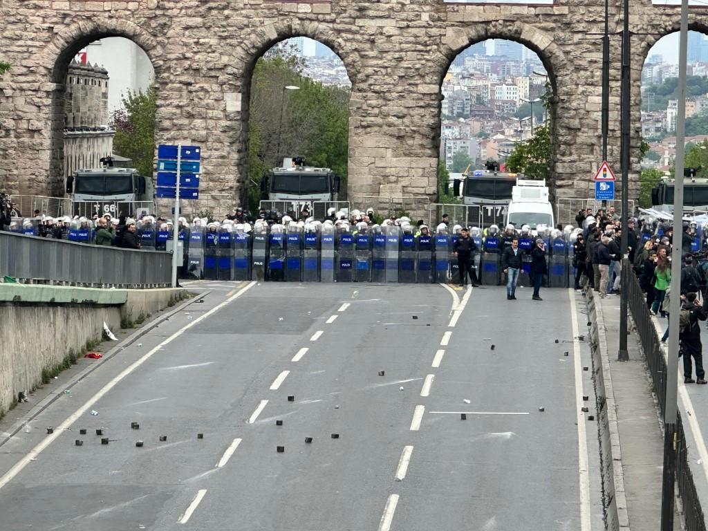 1 Mayıs'ta İstanbul'da polislere saldıran 12 kişi adliyeye sevk edildi