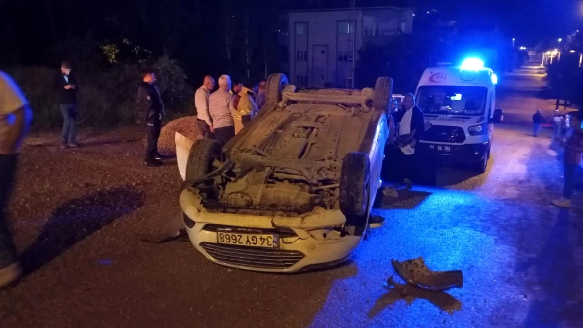 Adıyaman'da kum yığınına çarpan otomobilin sürücüsü yaralandı