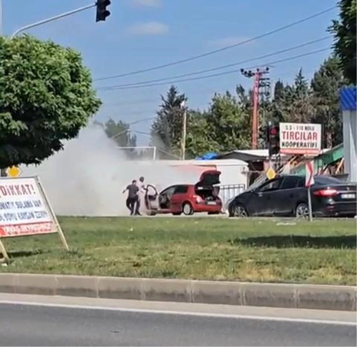 Adıyaman'da seyir halindeki otomobil alev aldı