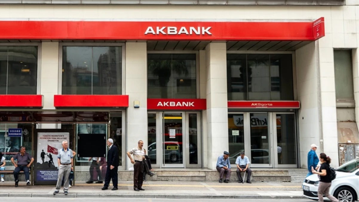 Akbank müşterileri ayaklandı! "Haberimiz olmadan hesabımızdan para çekildi" iddiası