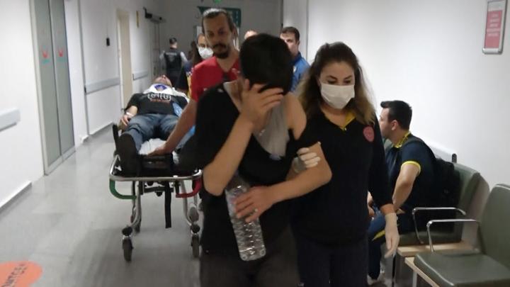 Aksaray'da uzaklaştırma kararı olan koca, eşinin evine sevgilisiyle gidince taşlı-sopalı kavga çıktı: 2 yaralı, 4 gözaltı