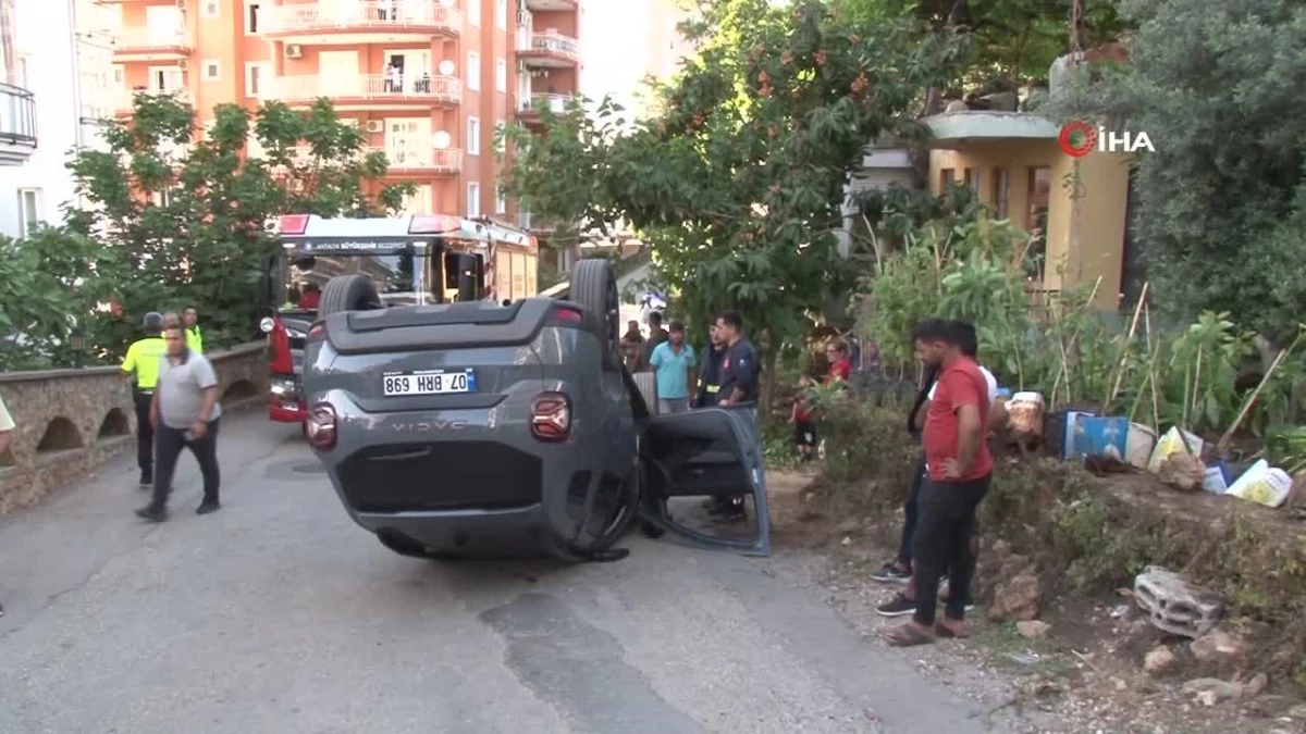 Alanya'da kontrolden çıkan otomobil devrildi