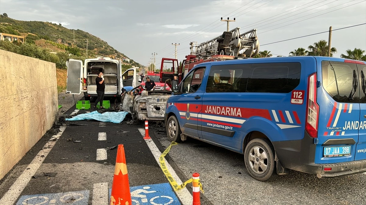 Alanya'da Otomobil Kazası: 2 Kişi Hayatını Kaybetti