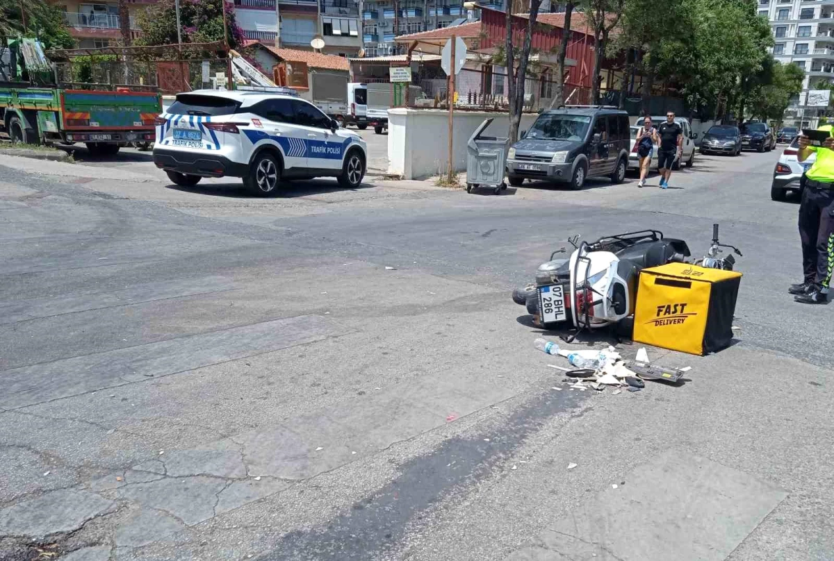 Alanya'da otomobil ve motosiklet çarpıştı: 1 yaralı