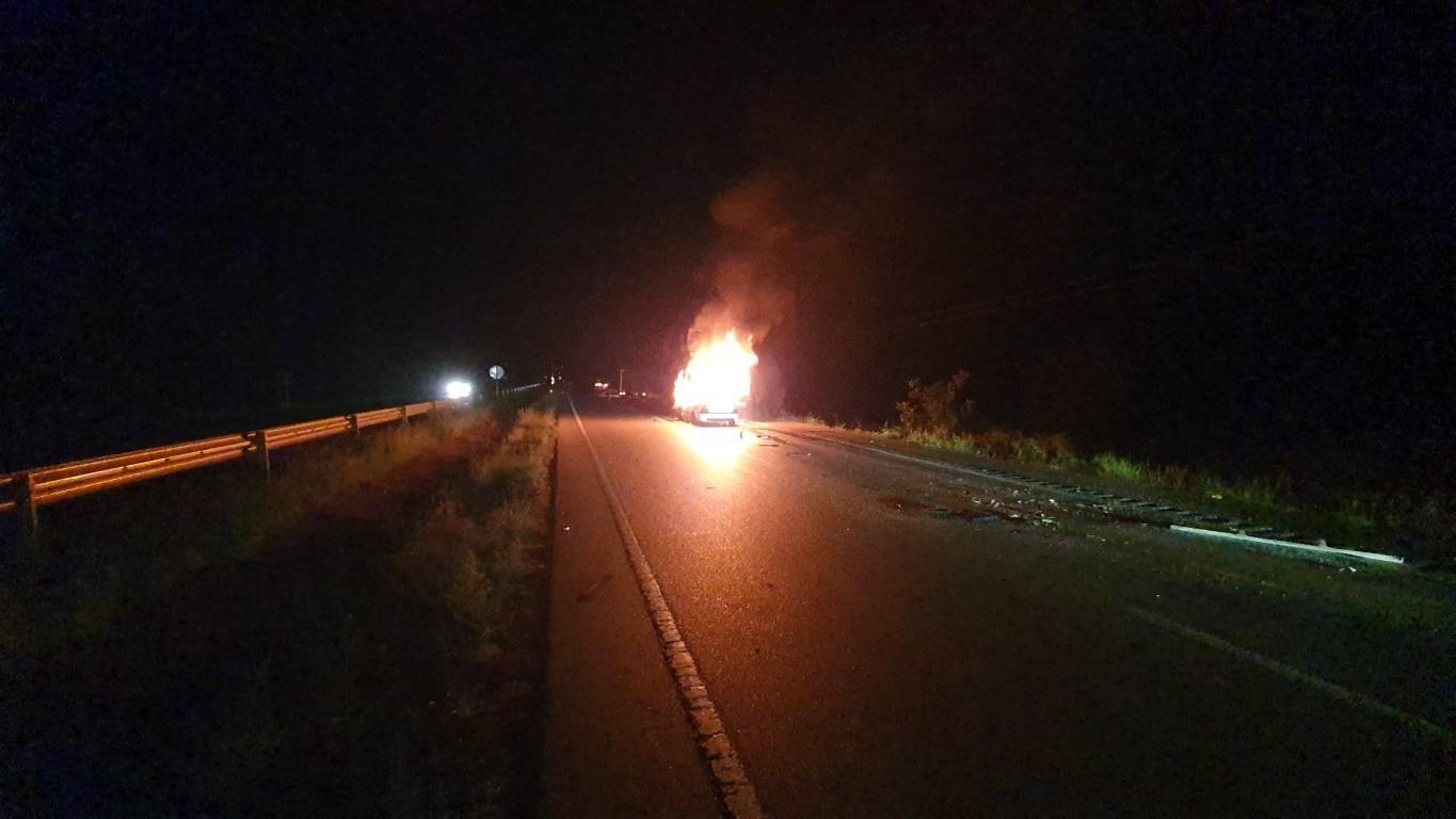 Amasya 'da TIR'a çarpan otomobil alev aldı! 1 can kaybı