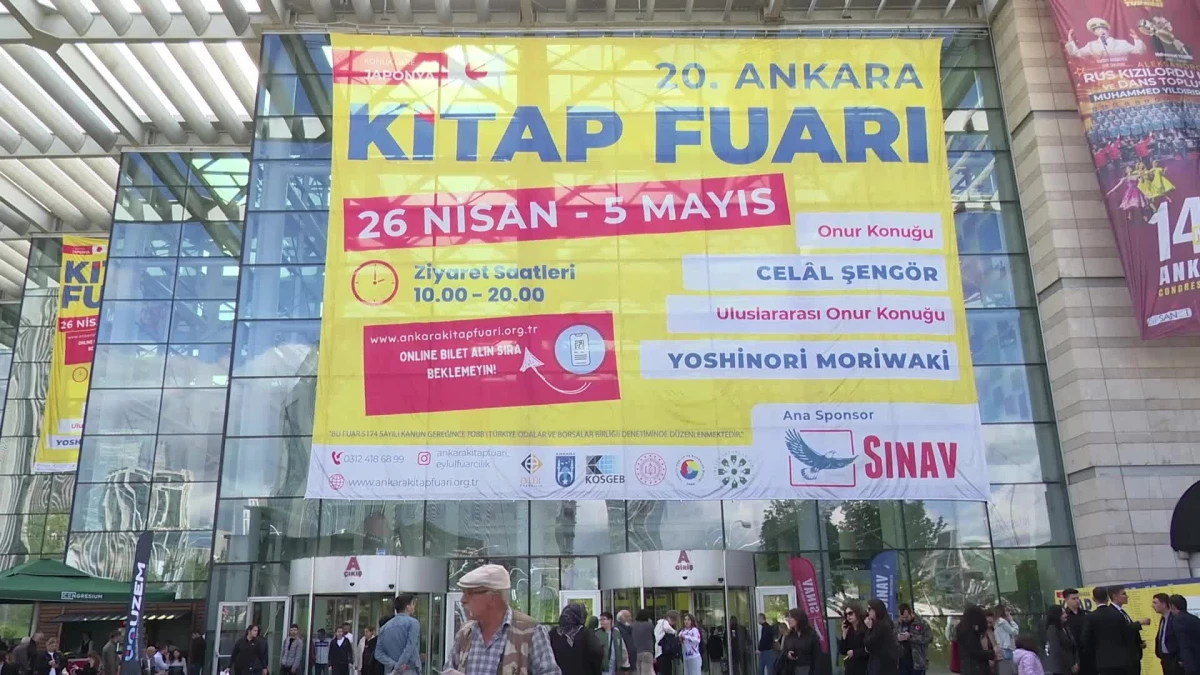 Ankara Kitap Fuarı'nda Yazarlar Okurlarıyla Buluştu