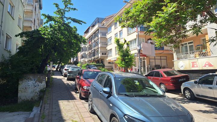 Ankara'da park halindeki 20 otomobilin lastikleri bıçakla kesildi! Bölgeye çekici çağırıldı