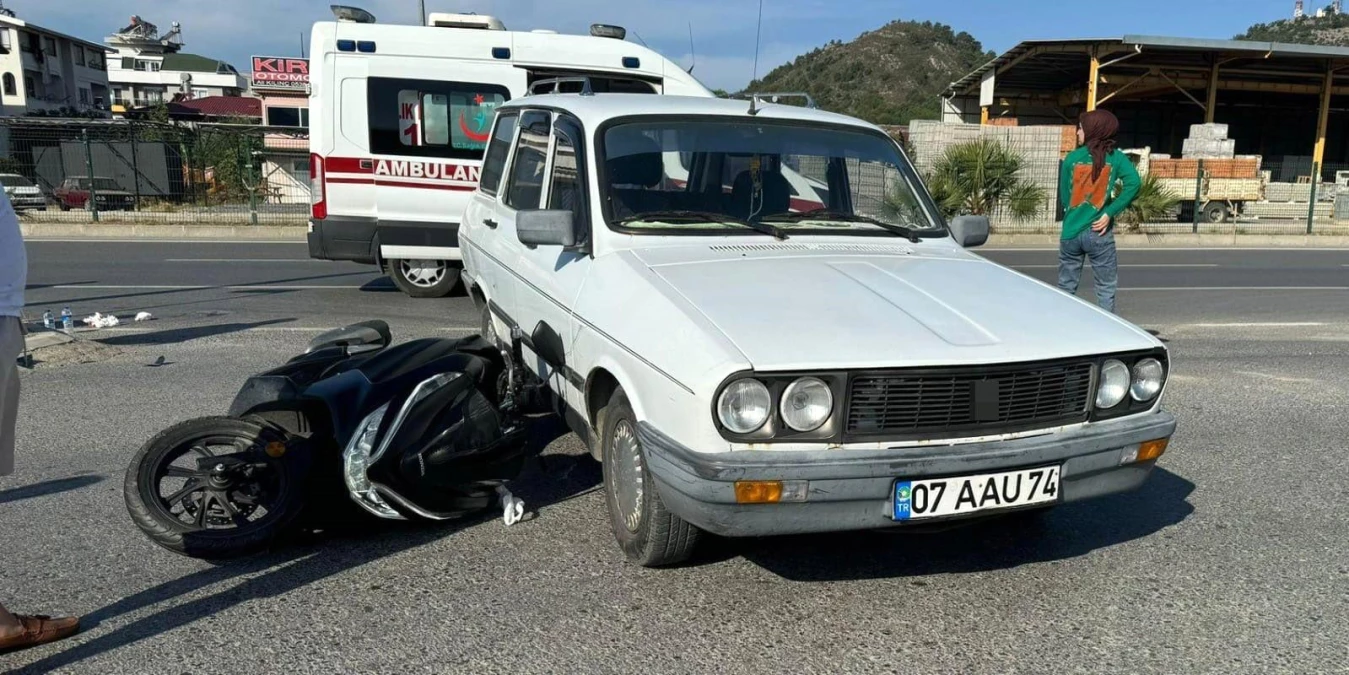 Antalya'da otomobil ile motosiklet çarpıştı: 1 yaralı