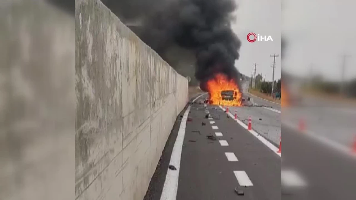 Antalya'da Polonyalı çiftin bulunduğu otomobil alev alev yandı