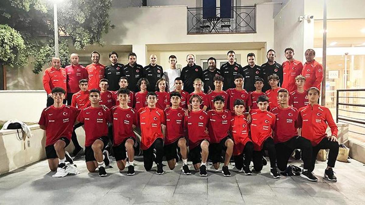 Arda Güler'den U14 Milli Takımı kampına ziyaret