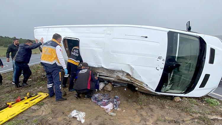 Ardahan'da rehabilitasyon öğrencilerinin de taşındığı yolcu minibüsü kaza yaptı: 1 ölü, 7'si öğrenci 13 yaralı