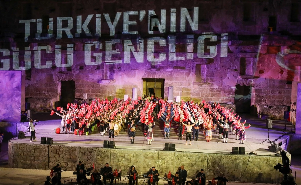 Aspendos Antik Tiyatrosu'nda Gençlik ve Spor Gösterisi