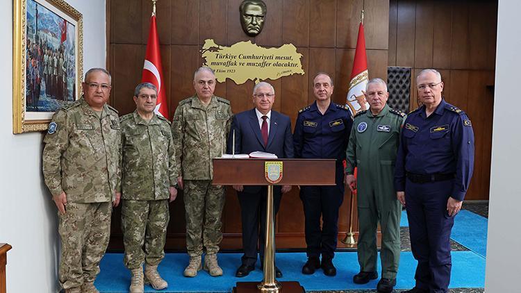 Bakan Güler, 'EFES-2024 Tatbikatı Seçkin Gözlemci Günü' için İzmir'e geldi